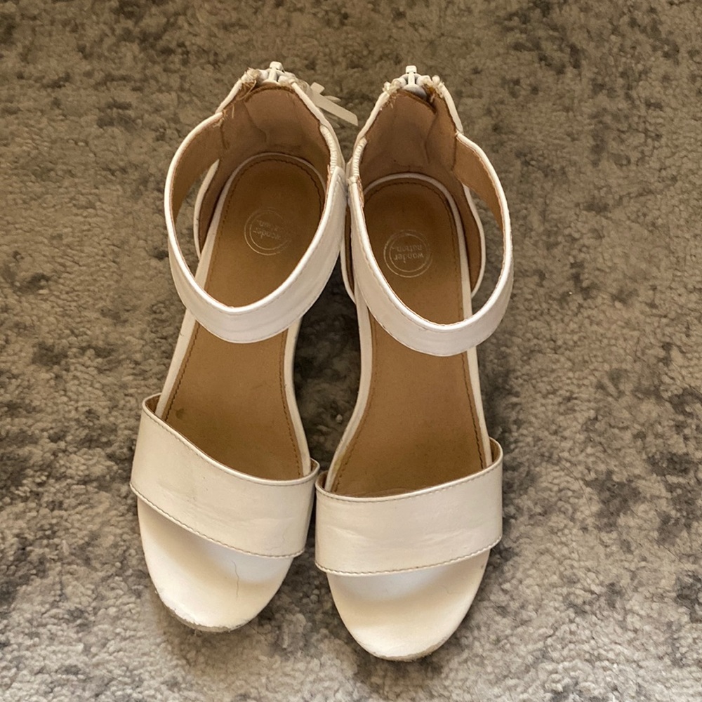 Girl’s Wonder nation white sandal size 1